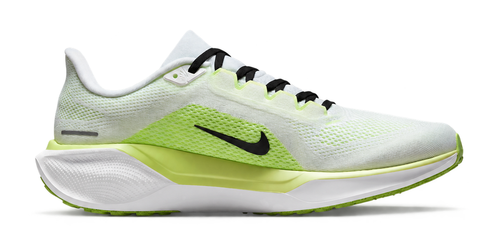 Tênis de corrida Nike Pegasus 41 sobre fundo branco